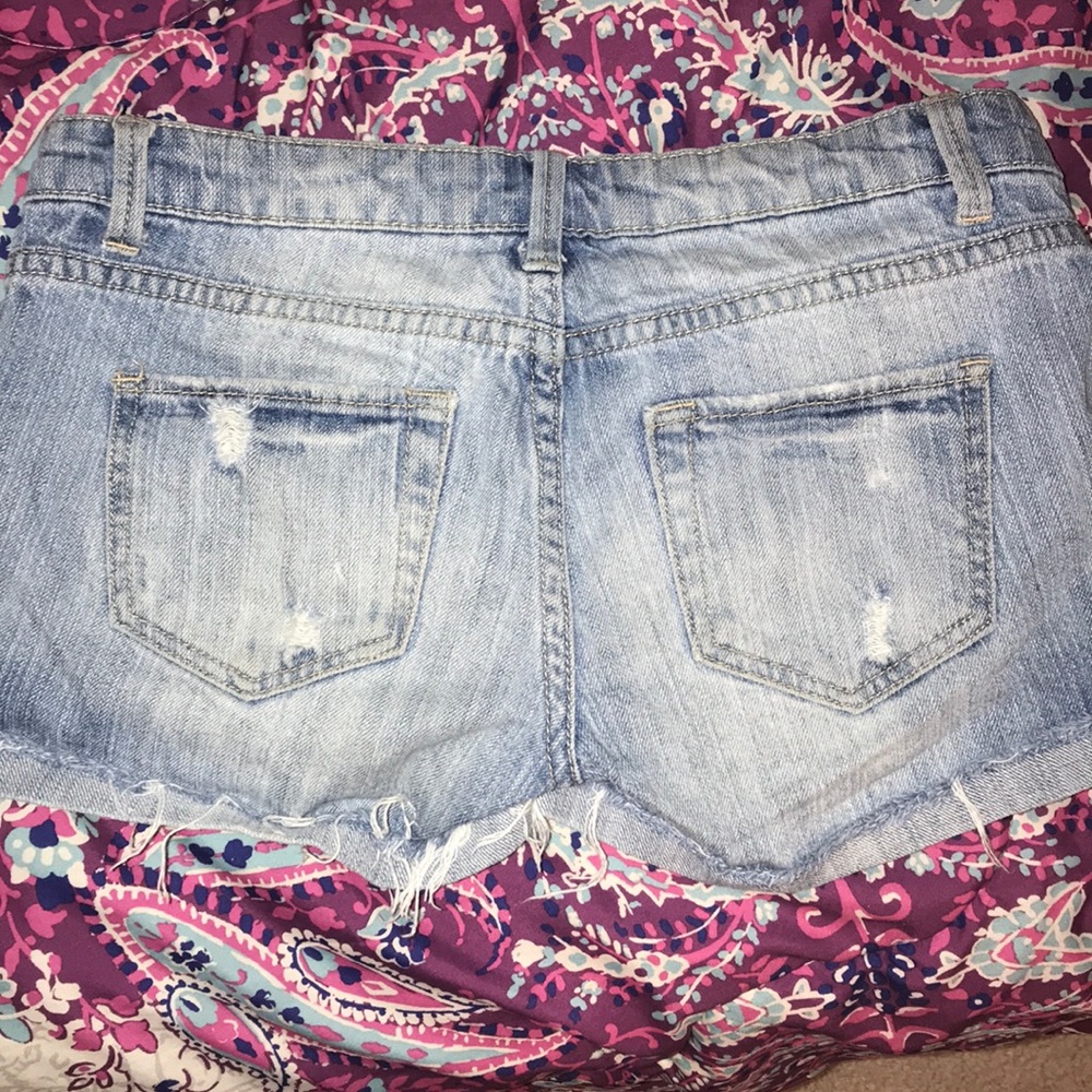 Distressed shorts - Picture 3 of 3